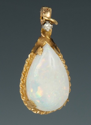 A Ladies White Opal Pendant 14k 132521