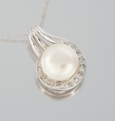 A Ladies Pearl and Diamond Pendant 132538