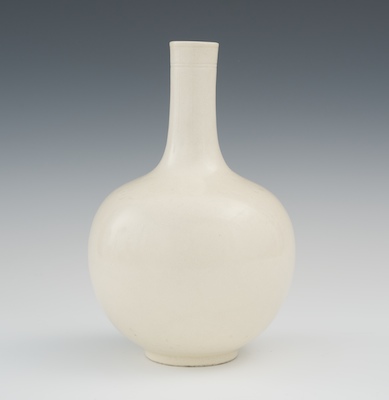 A Bottle Vase with Cream Glaze