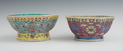 Two Chinese Lobed Bowls with Famille 1325c8