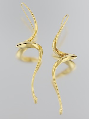 A Pair of 18k Gold Swirl Design 1329d5