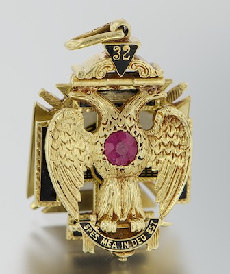 A Masonic Gold and Enamel Pendant 132a6d