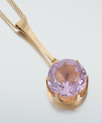 A Finnish Gold and Kunzite Pendant 132a98