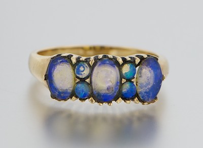 An English Gold and Opal Ring 9kt