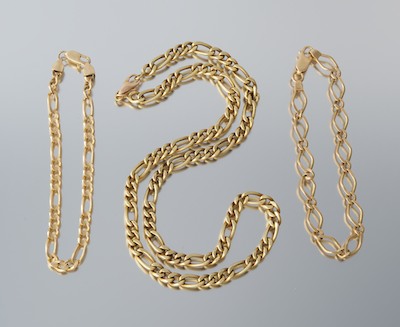A Group of Three Gold Chain Jewelry 132ad5