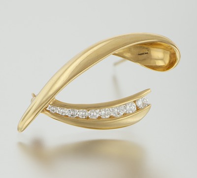 A Ladies Diamond Brooch 14k yellow 132afc