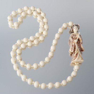 A Carved Ivory Bead Necklace with 132b20