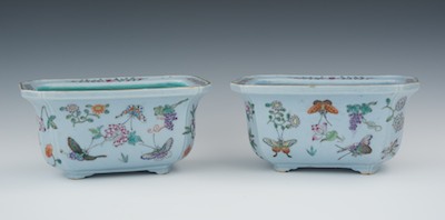 A Pair of Footed Porcelain Planters 132c9a