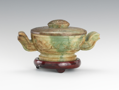 A Small Chinese Jade Jar with Lid 132e39