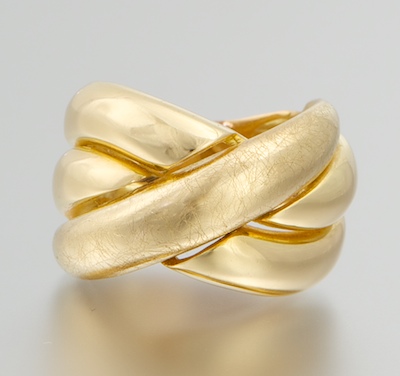 A Ladies 18k Gold Ring 18k yellow gold