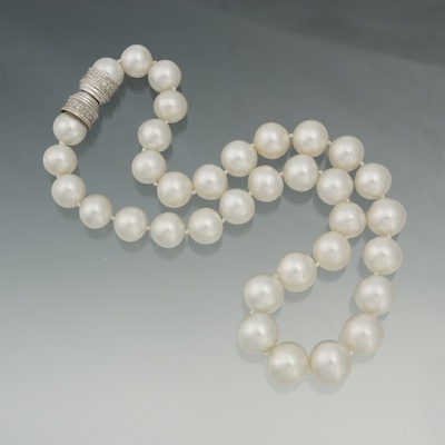 A Ladies South Sea Pearl Necklace 132f86