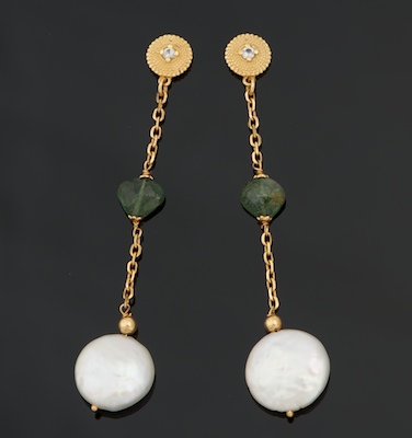 A Pair of Peridot and Button Pearl 132fee