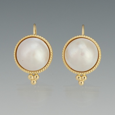 A Pair of Ladies Mabe Pearl Earrings 133016