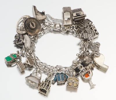 A Sterling Silver Charm Bracelet 133038