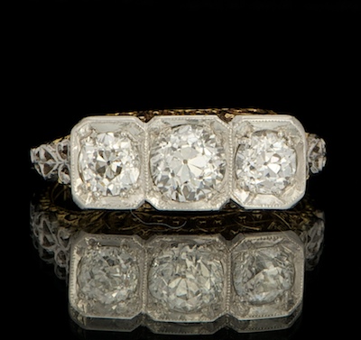 A Ladies Three Diamond Ring 18k 13311f
