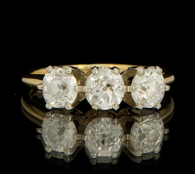 A Ladies Three Diamond Ring 14k 133120