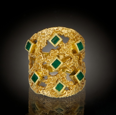 A Ladies' Emerald Ring 14k yellow