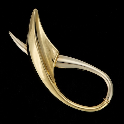 A Ladies Two Tone Gold Brooch 13316d