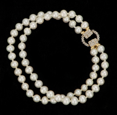 A Ladies Pearl Bracelet with Diamond 133177