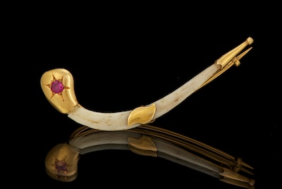 An Unusual Gold and Bone Brooch 133170