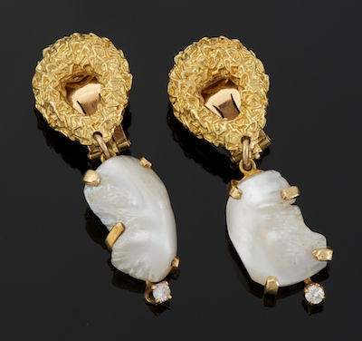 A Pair of 18k Gold Baroque Pearl 1334e4
