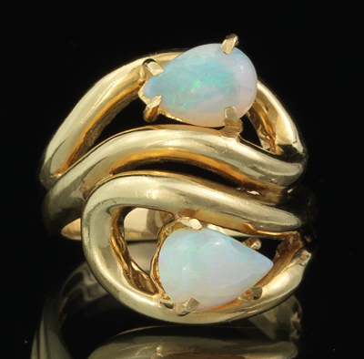 A Ladies 18k Gold and Opal Ring 1334ec
