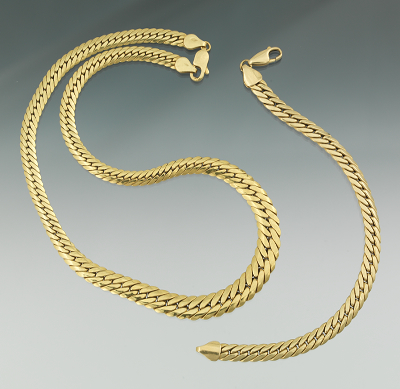 A Ladies' 18k Gold Curblink Necklace