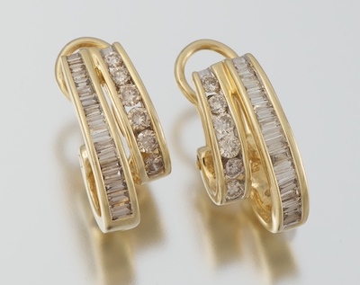 A Pair of Ladies Diamond Earrings 1335da