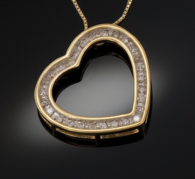 A Ladies Diamond Heart Pendant 1335dc