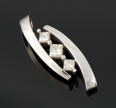 A Dainty Diamond Pendant 14k white