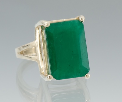 A Ladies Emerald Solitaire Ring 1335f5