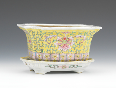 A Chinese Porcelain Famille Jaune 131a34