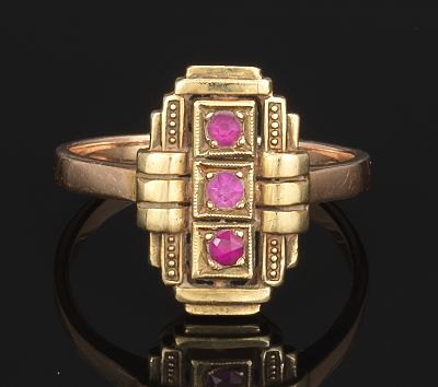 A Victorian Ladies Ruby Ring Deco 131b3e