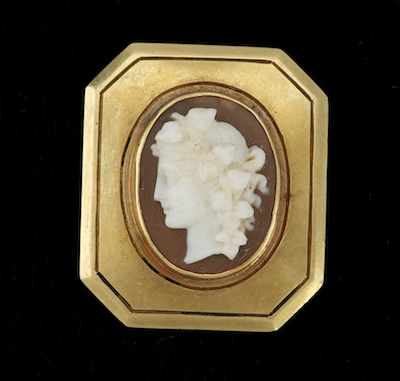 A Carved Shell Cameo Brooch ca.
