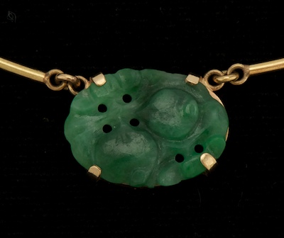 A Carved Green Jade and Gold Necklace 131b85