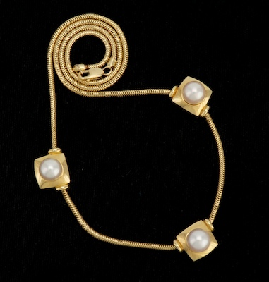 A Ladies s 18k Gold and Pearl Necklace 131bc0