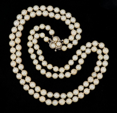 A Vintage Double Strand Pearl Necklace