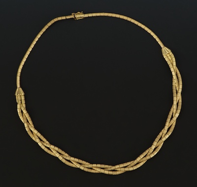 A Ladies' 18k Gold Braid Necklace