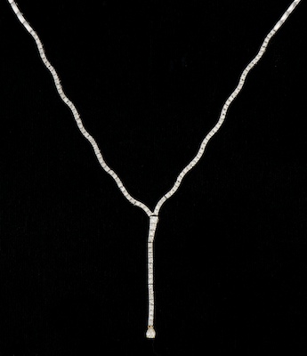 A Ladies Delicate Diamond Necklace 131bce