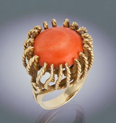 A Ladies' Gold and Coral Ring 14k