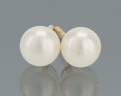 A Pair of Mikimoto Pearl Earrings 131be9