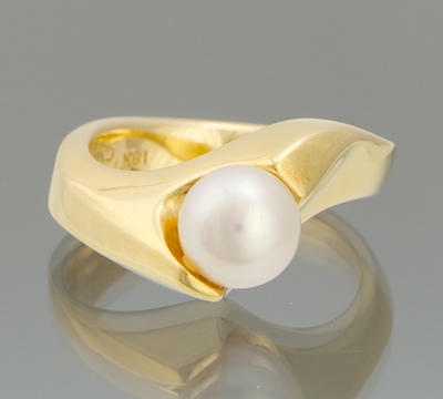 A Ladies' 18k Gold and Pearl Ring