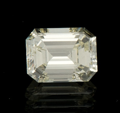 An Unmounted 2 09 ct Emerald Cut 131c1b