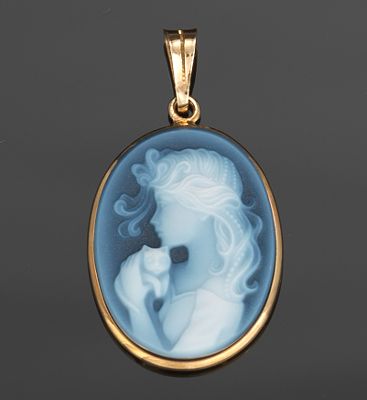 An Italian Gold and Cameo Pendant