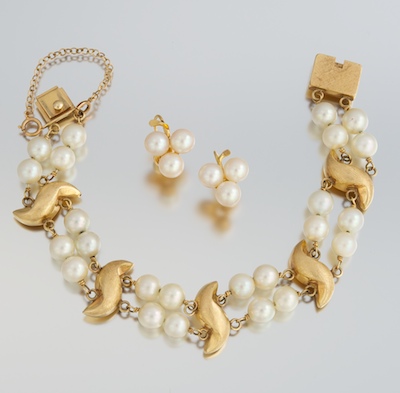 A Ladies Vintage Pearl and Gold 132077