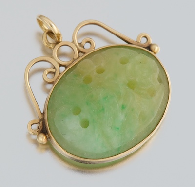 A Ladies Carved Jade Pendant 14k 13208b