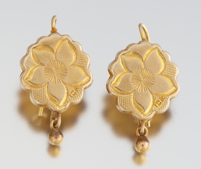 A Pair of Delicate Gold Earrings 1320ad