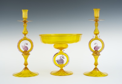 A Venetian Murano Glass Swan Garniture 13210a