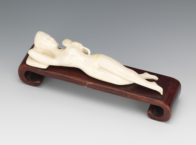 Ivory Doctor s Model with a Flower 1349b7