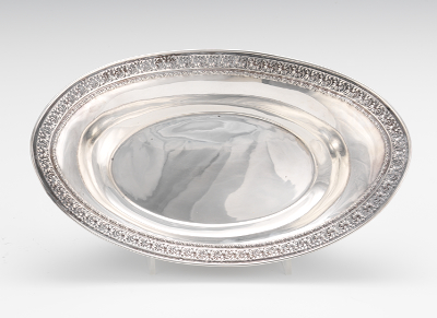 A Sterling Silver Boat Shape Serving 134aab